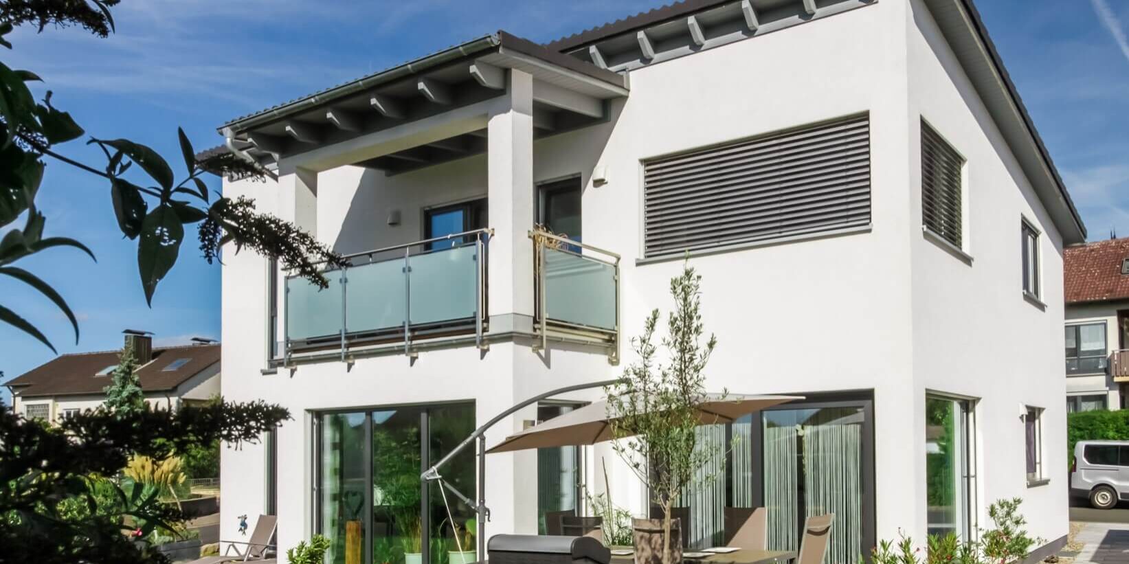 Sonniges Pultdach - Zweifamilienhaus - außen